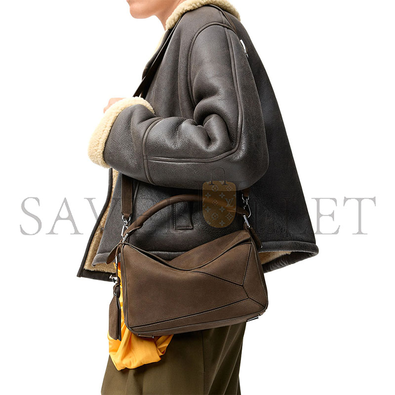 LOEWE SMALL FEATHERLIGHT PUZZLE BAG IN GRAINED NUBUCK A510PLSX03 (24*16.5*10.5cm)